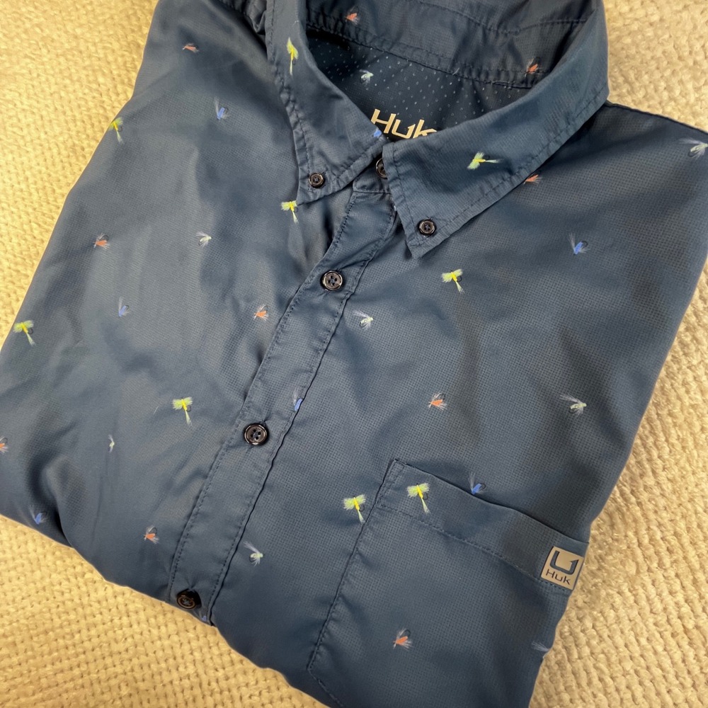 Huk Pursuit Mens XXL Fishing Shirt Short Sleeve Blue Fly Lure Print Button Down